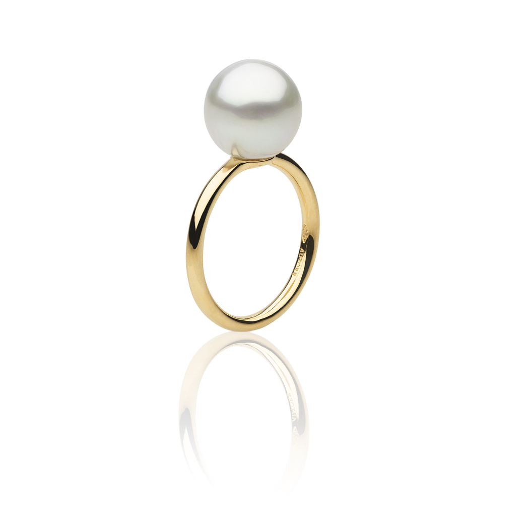 An Autore 18kt yellow gold eternity ring featuring a white south sea pearl.