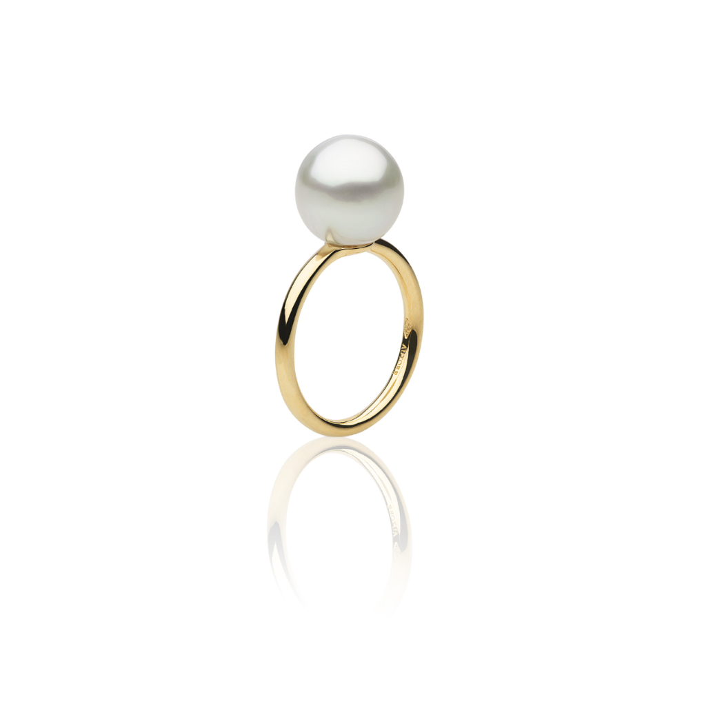 Autore South Sea Pearl set in 18kt yellow gold band ring