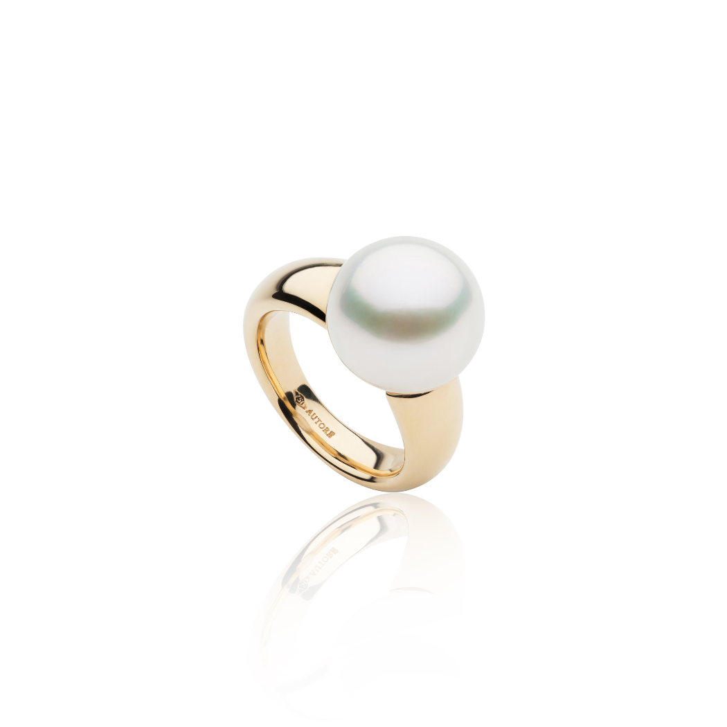 Autore South Sea Pearl set in 18kt yellow gold Serenity ring