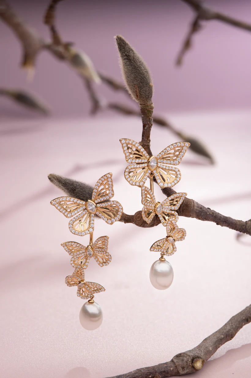 Autore South Sea Pearl set on 18kt yellow gold and white diamond drop earrings