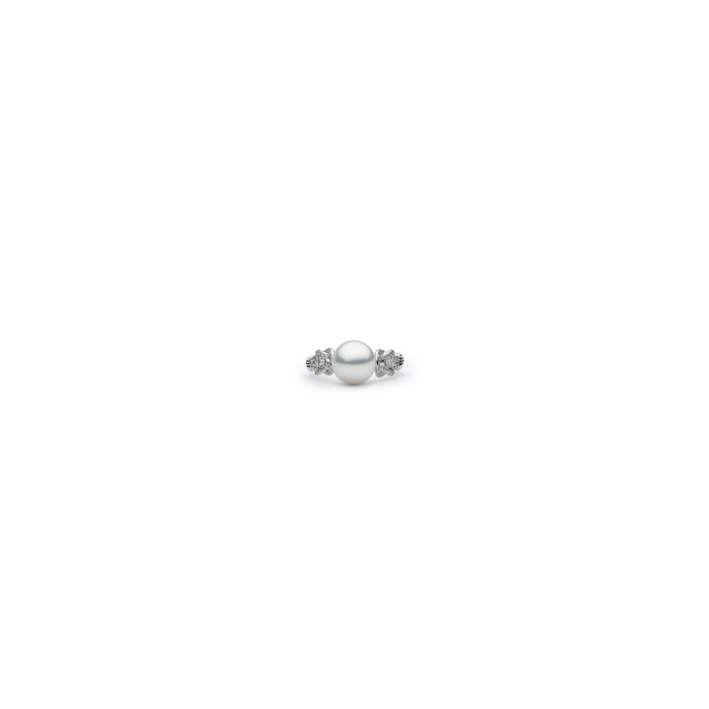 Top view of the Autore Hercules Knot Ring with a South Sea pearl and white diamonds in 18ct white gold